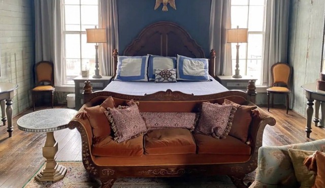 General Store Giant Loft - One Bedroom