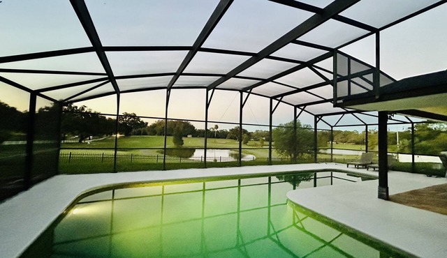 Generations Gateway - King bedroom Suite, Sauna, and Screened in Pool.