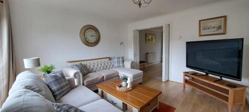 Generous 3 bed in the heart of the village