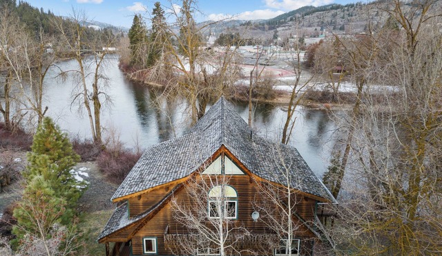 Generous accommodation on the Wenatchee River