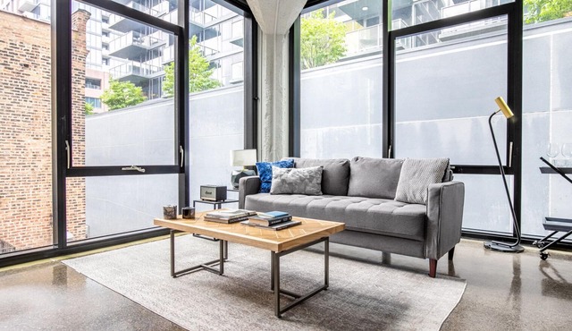 Generous River North 1BR w/Gym, Rooftop walk to L and Parks, by Blueground