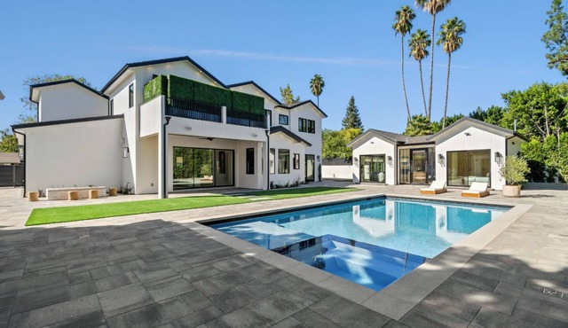 Genesta Villa - A Contemporary Modern Villa w/Pool, Spa & Theater
