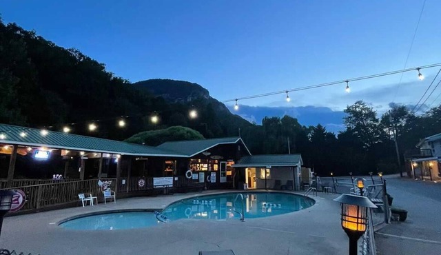 Geneva Hotel & Tiki Bar