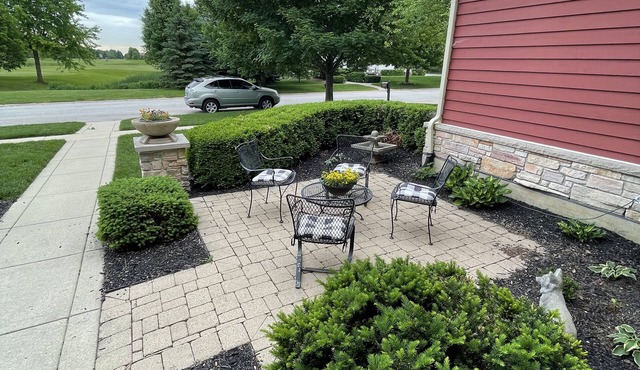 Geneva IL close to LIV GOLF Rich Harvest Gorgeous 4 bed home