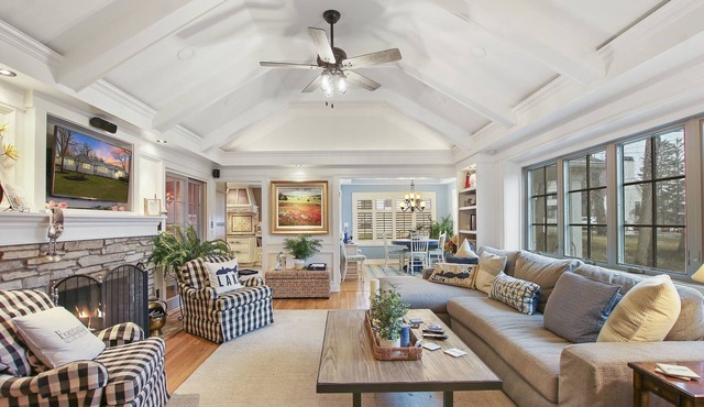 Geneva Lake Home with Private Pier Swim Area Screened Porch Fire Pit Monthly Stay