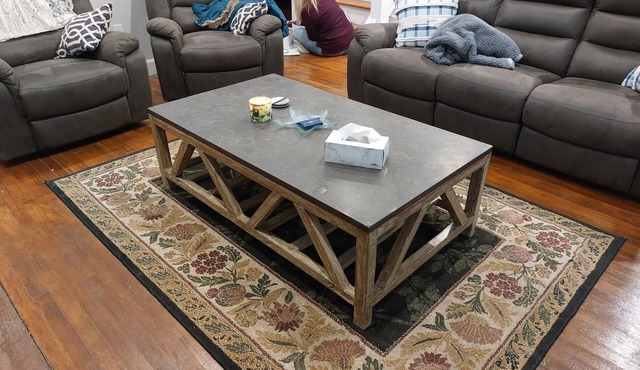 Geneva on the Lake HOT SPOT, 3 bedrooms/w loft,2 bath ,sleeps 8-10. Huge deck .