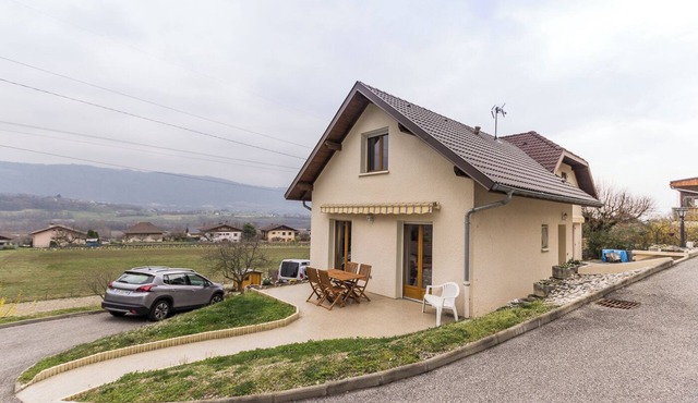 GENEVIEVE - CRUET - Gîte