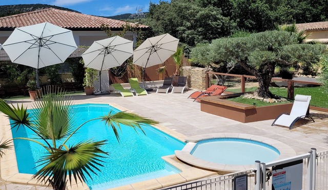 - GENEVRIER cottage -