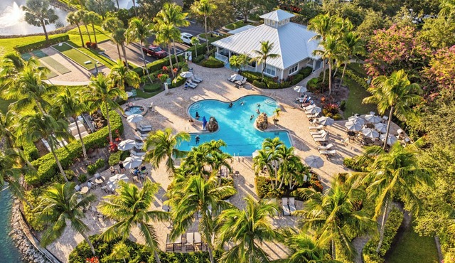 Genoa Vacation Rental: Stylish 2-BR Condo with Golf & Lake Views. Resort-Style Pool, Hot Tub, and Easy Access to Championship Golf. Minutes from Naples Beaches, 5th Avenue S, and Marco Island