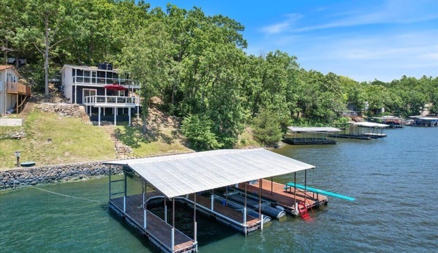 Gentle Lakefront Home - Hot Tub, Boat Slip, Smart TVs, Firepit, Sleeps 8