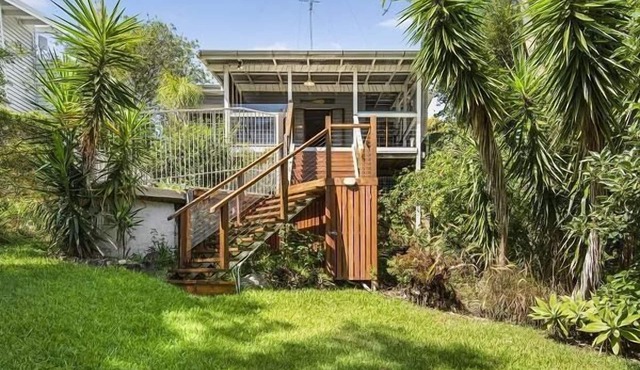 Gentle Shores is a charming 3-bedroom cottage located in a breathtaking setting.