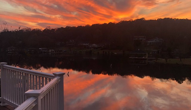 Gentle Slope, Firepit, Safe No Wake Cove, Game Room, Large Dock. Fun for all!