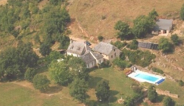 Genuine house, independent, peaceful, 11 x 5 swimming pool, overlooking the Lot
