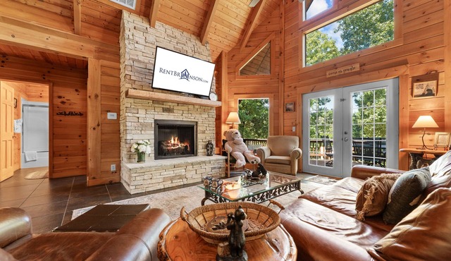 Genuine Log Cabin-Near Big Cedar! Private Hot Tub & Grill! Spacious Deck & Car Charger