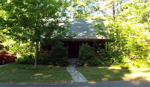 Genuine Log Cabin on Beautiful Goshorn Lake
