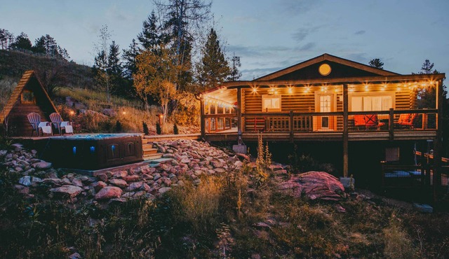 Genuine Log Cabin Retreat + Hot Tub & Covered Deck
