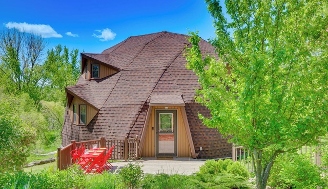 Geodesic Dome House: 18 Acres on Baraboo River!