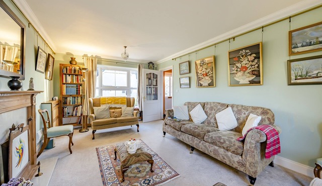 Geoff's Place - Three Bedroom House, Sleeps 5