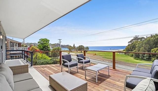 George Bass Drive 569 On The Beach Living managed by Batemans Bay Accom