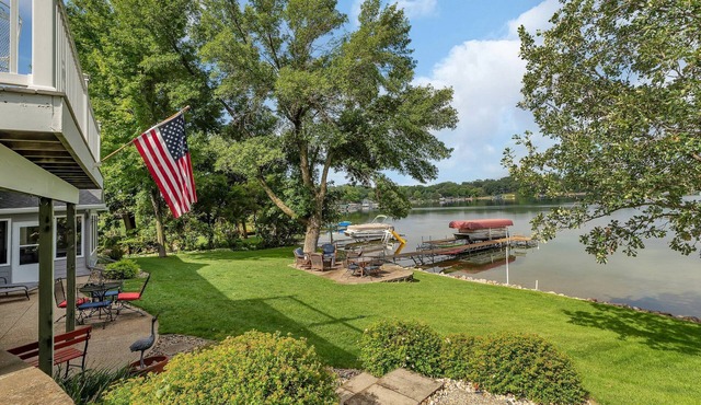 George Lake Luxury, 2.5 miles from Spicer!