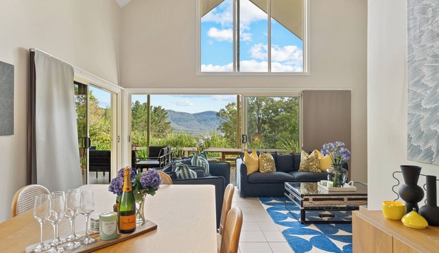 George's - Cabin 72 Kangaroo Valley Golf Course. Kangaroos, Wombats and Wildlife at your front door!