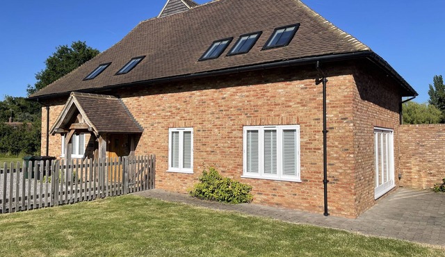 George's Cottage - set in the Heart of Woodchurch Village of the Kentish Weald