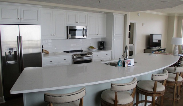 Georgeous 3 Bed Unit; Wrap-around Balc w/Spect Views; Beach Chair Setup Incl.