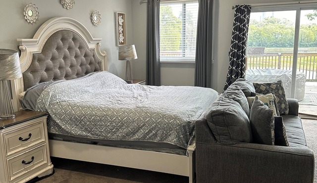 Georgeous Lake House Retreat w/Pool