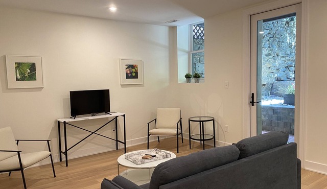 Georgetown Boutique 3BR 3 BA, patio, all new build out