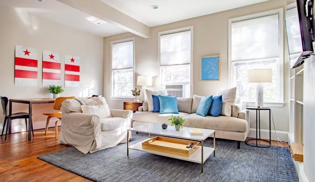 Georgetown - Charming, modern, 1 BR in historic bldg on Cobblestone Street