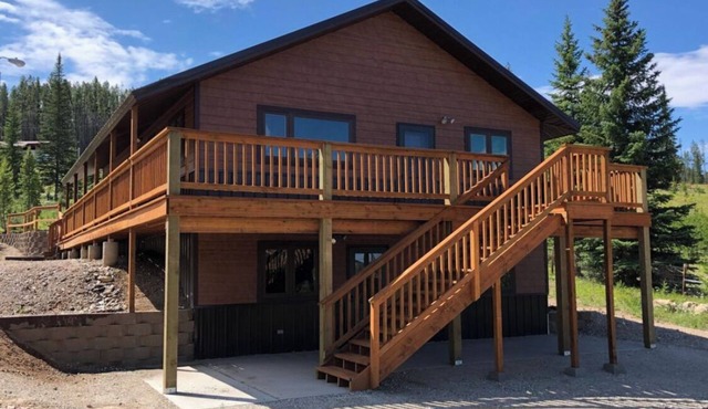 Georgetown Lake House With 4 bedrooms, 3 bathrooms, game room, fire pit, & more