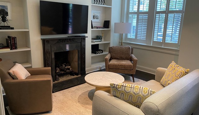 Georgetown Quintessentail Home, 3 BR 2 BA + office and patio