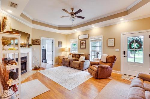 Georgia Countryside Home 3 Mi to Wild Adventures!