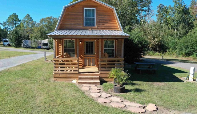 Georgia Golf Cottage with 9-hole course, pool, tennis court, clubhouse and more!