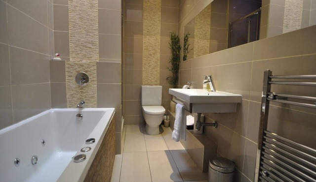 Georgian apartment in the heart of Edinburgh’s Newtown. Neighbour to ID 1926958