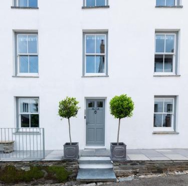 Georgian Apartment with Courtyard in Boscastle - Ideal for Couples and Families