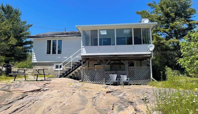 Georgian Bay 3-bdrm lakefront Main House