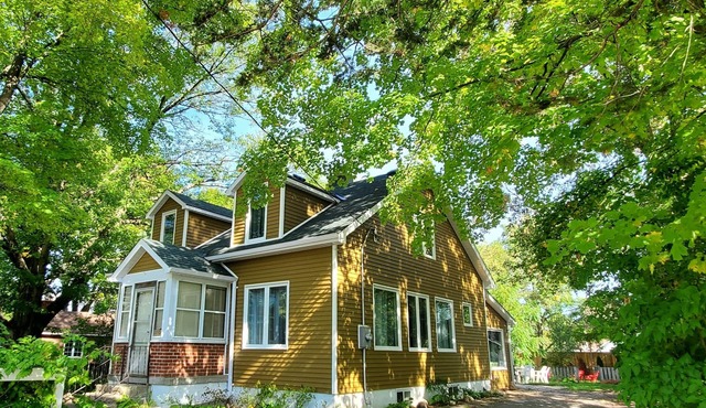 Georgian Bay Cottage-nHot Tub/Sauna/Trail/Run/Bike/Swim/Marina!