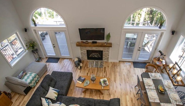Georgian Bay - Newly-Built Luxury Watefront Cottage w/AC, Wi-Fi, BBQ, Firepit!