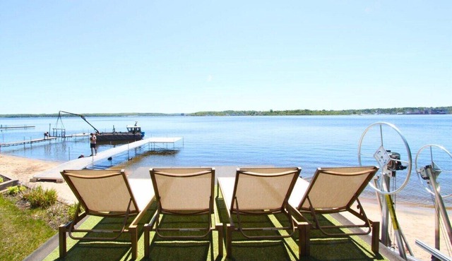 Georgian Bay Retreat - Cozy Fire-pit & Lake Views