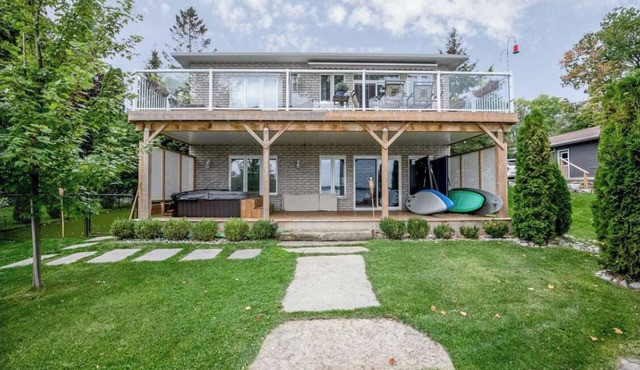 Georgian Bay waterfront cottage in a quiet cove w/HOT TUB