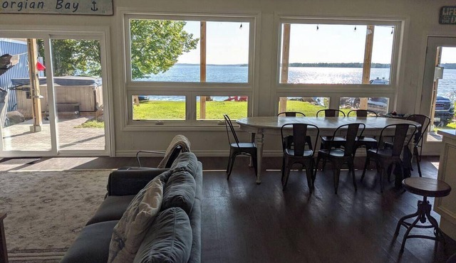 Georgian Bay Waterfront Cottage - 7 Bedroom, 3 Bath + Hot tub +Office +Wifi