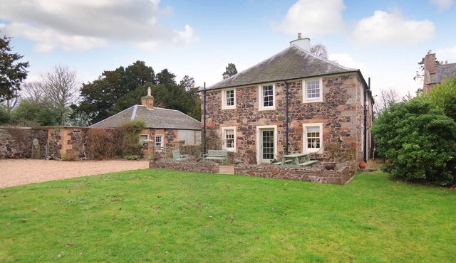 Georgian coach house in private location, 5 minutes from North Berwick