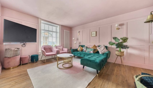 Georgian Coach House in a Prime Location in Deal