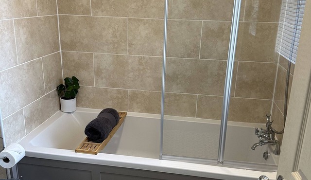 Georgian holiday House-5BR+patio+free parking