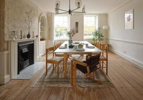 Georgian Luxury Margate TownHse sleeps 11 by Adliv