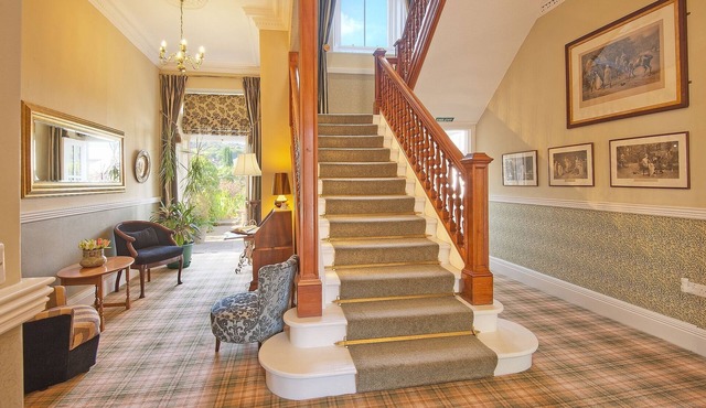 Georgian Manse, sleeps 10, 5 star, 5 bedrooms, 4 bathrooms, WIFI, dog friendly