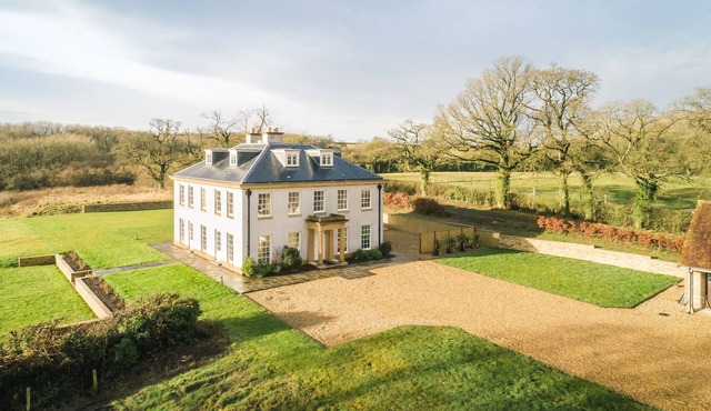 Georgian style mansion sleeps 16-18