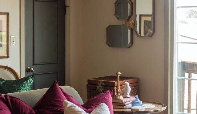 Georgianna's Flat - Newly Remodeled Upstairs Apartment in South Joplin