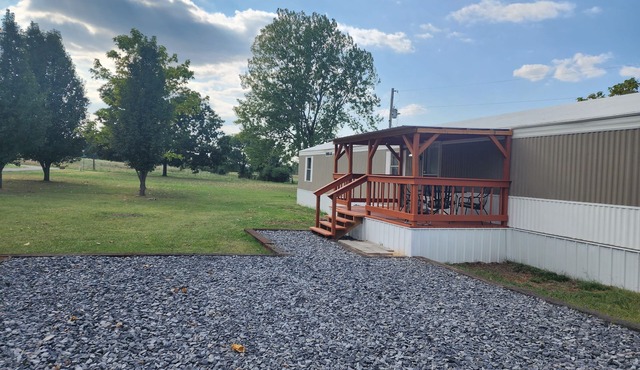Georgie's Getaway! Beautiful stay on 6 acres just minutes from the lakeside